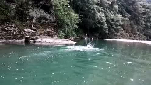 逃离粉红岛